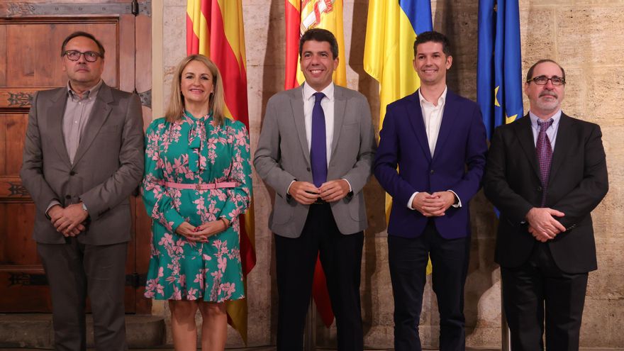 Carlos Mazón y la exconsellera Nuria Montes celebran con la patronal hotelera la derogación de la tasa turística, en un acto de 2023.