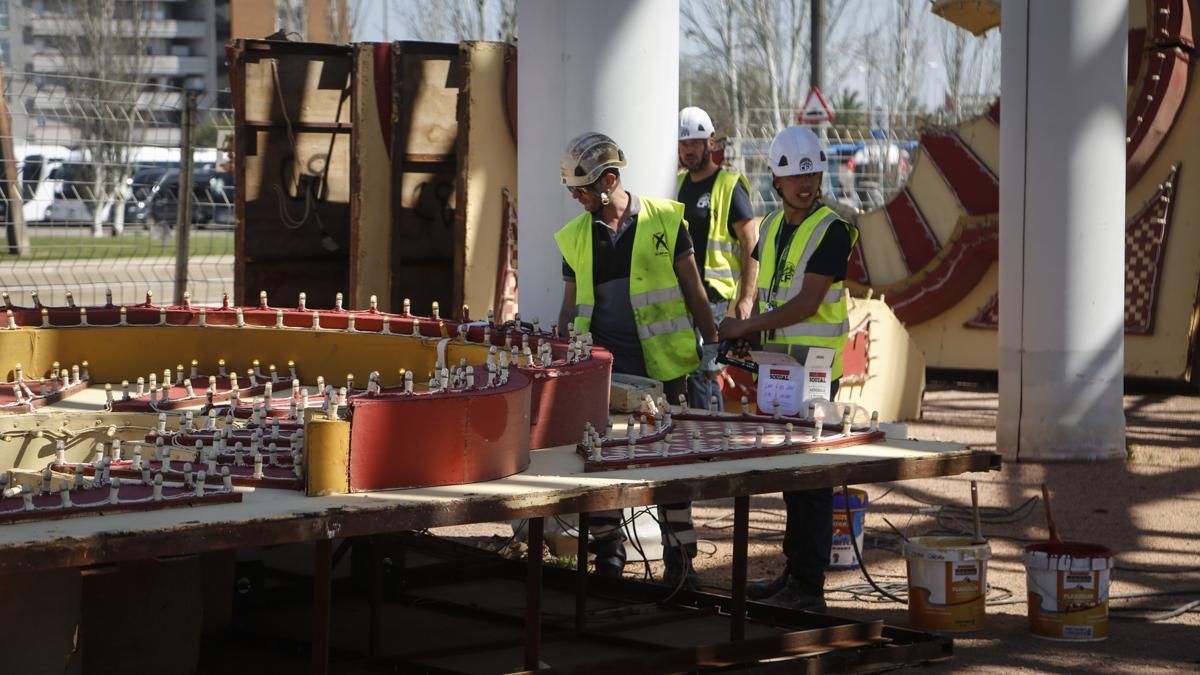 Comienza el montaje de la portada de la feria 2026