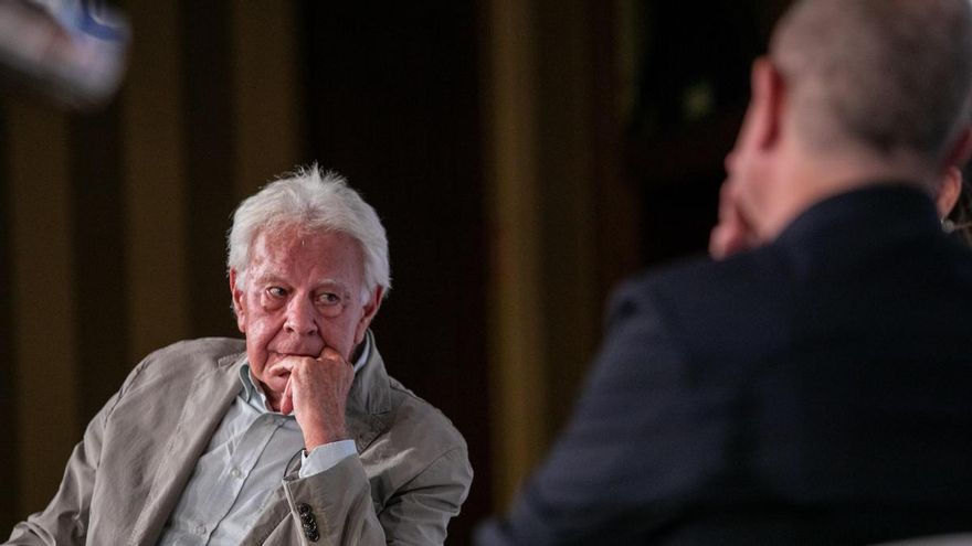 Archivo - El expresidente del Gobierno de España, Felipe González, durante un encuentro institucional y político con el presidente de Castilla-La Mancha, Emiliano García-Page, en el Hotel Eurostars Palacio Buenavista, a 23 de junio de 2026, en Toledo, Cas