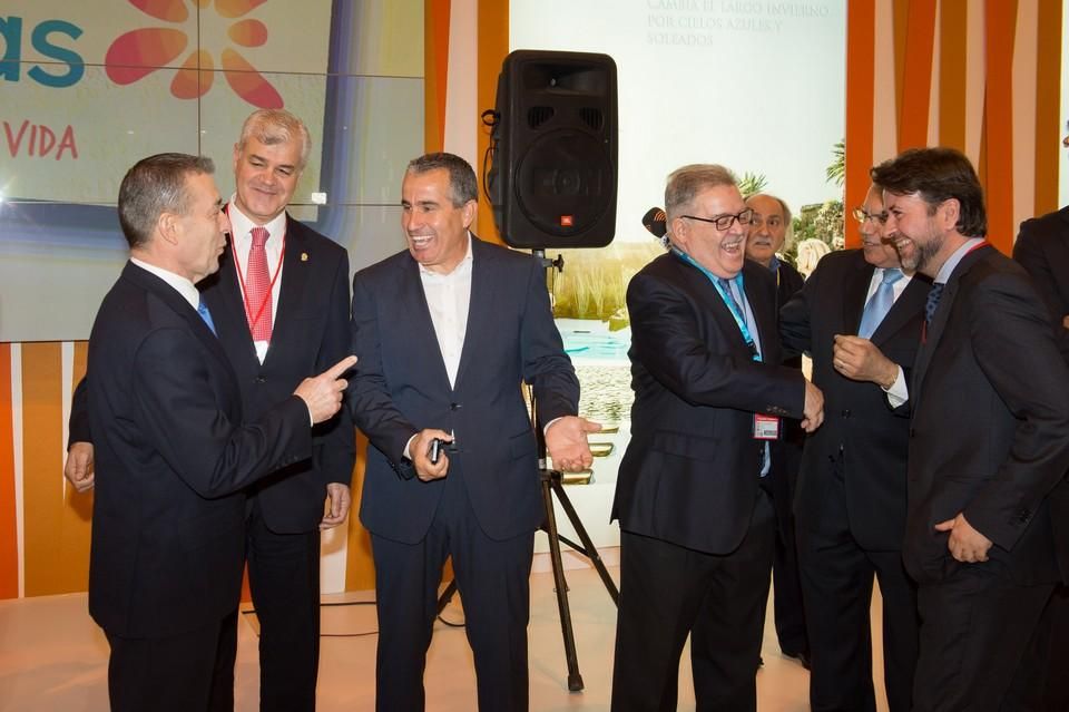 Inauguración del stand de Canarias en Fitur, con Paulino Rivero.