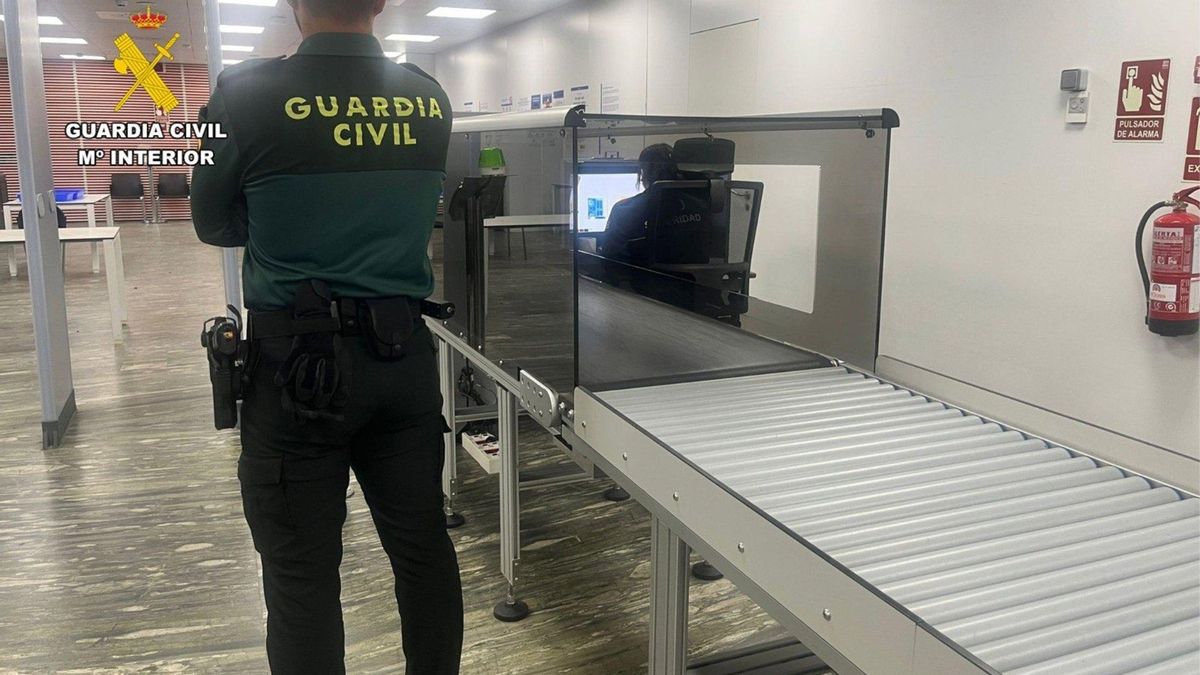 La Guardia Civil interviene casi 61.000 euros durante los servicios de control de pasajeros en el aeropuerto de Zaragoza