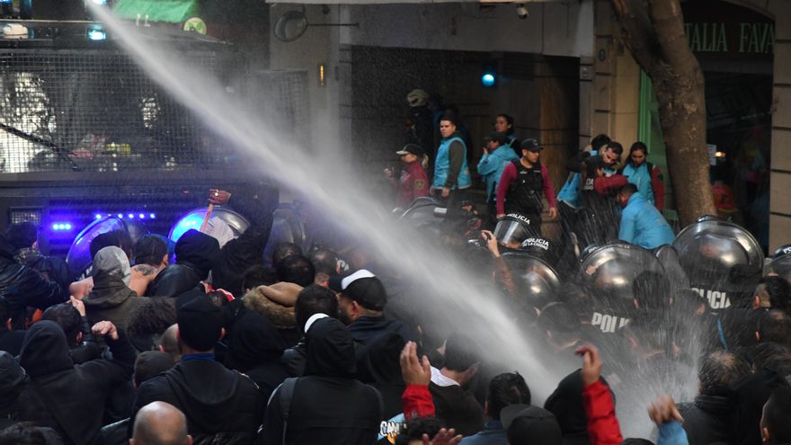 A propósito de “Los Copitos" y "Revolución Federal”