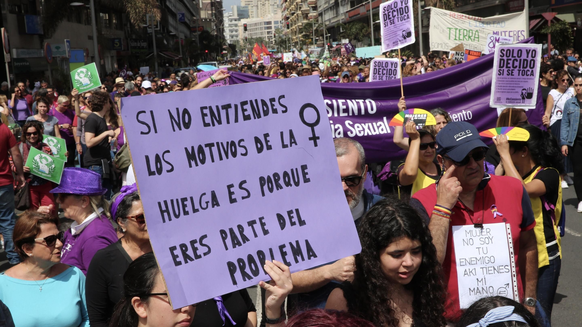 Manifestación feminista del 8M en Las Palmas de Gran Canaria. (ALEJANDRO RAMOS)