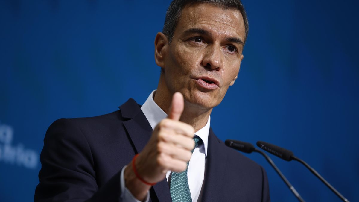 El presidente del Gobierno, Pedro Sánchez, pronuncia un discurso durante el acto ‘España, vanguardia de la industria verde’ este lunes en Madrid. EFE/ Daniel González