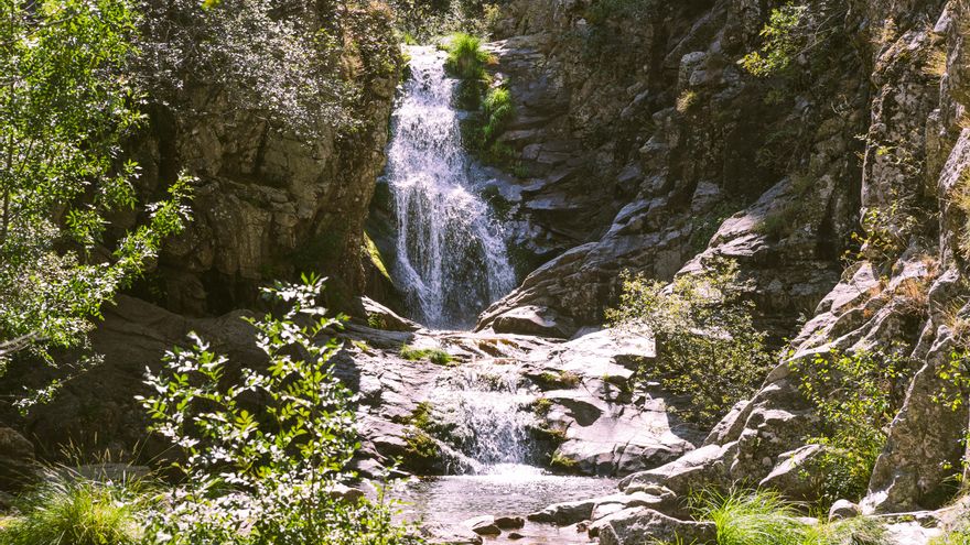 El viaje del agua: de la naturaleza a tu mesa en un viaje sostenible