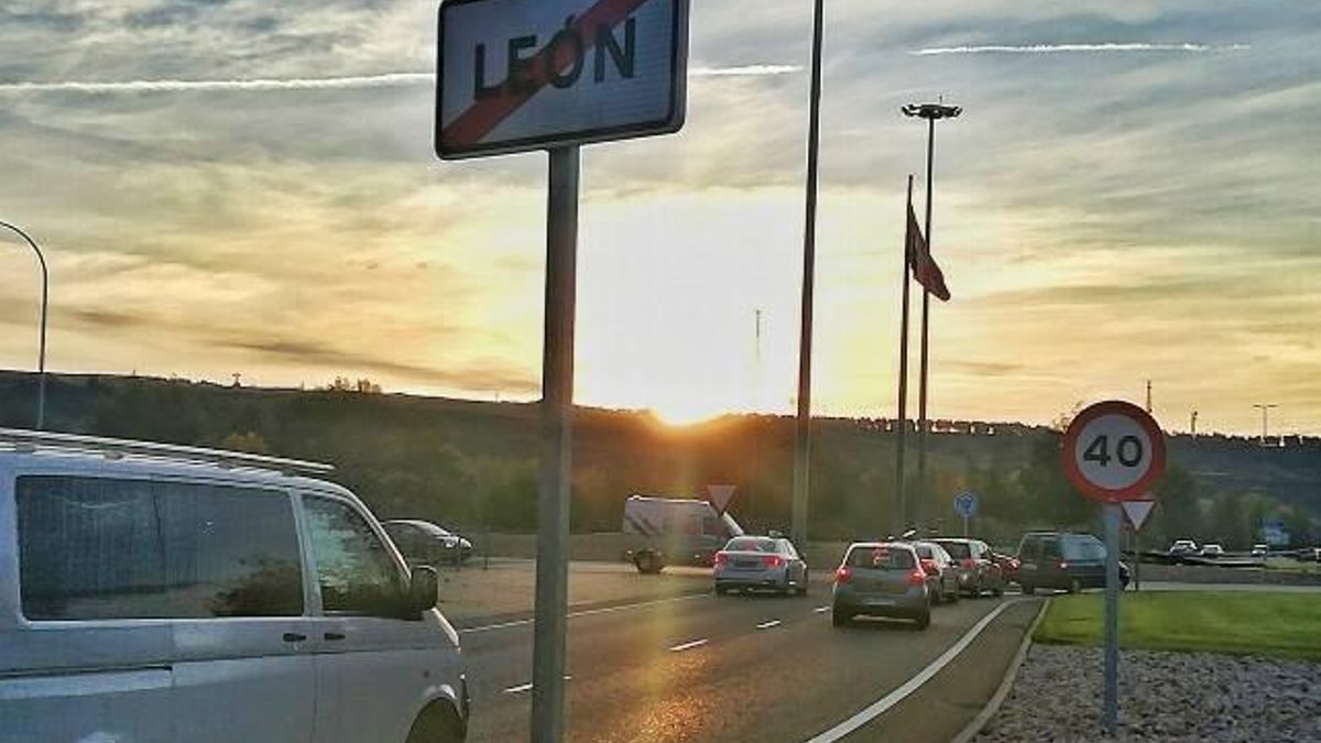 Tráfico normal a la salida de la capital leonesa