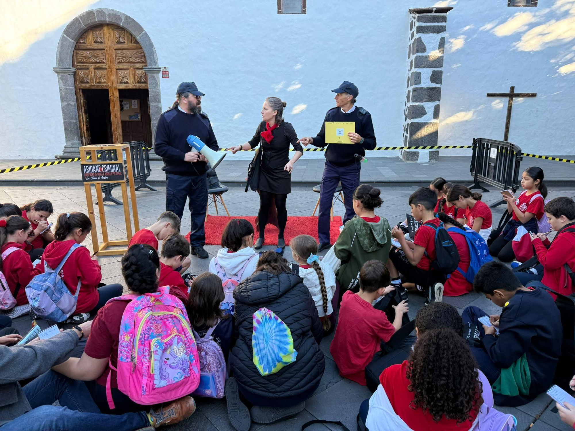 Más de 230 alumnos de Los Llanos de Aridane se convierten en detectives con la Gincana Aridane Criminal.