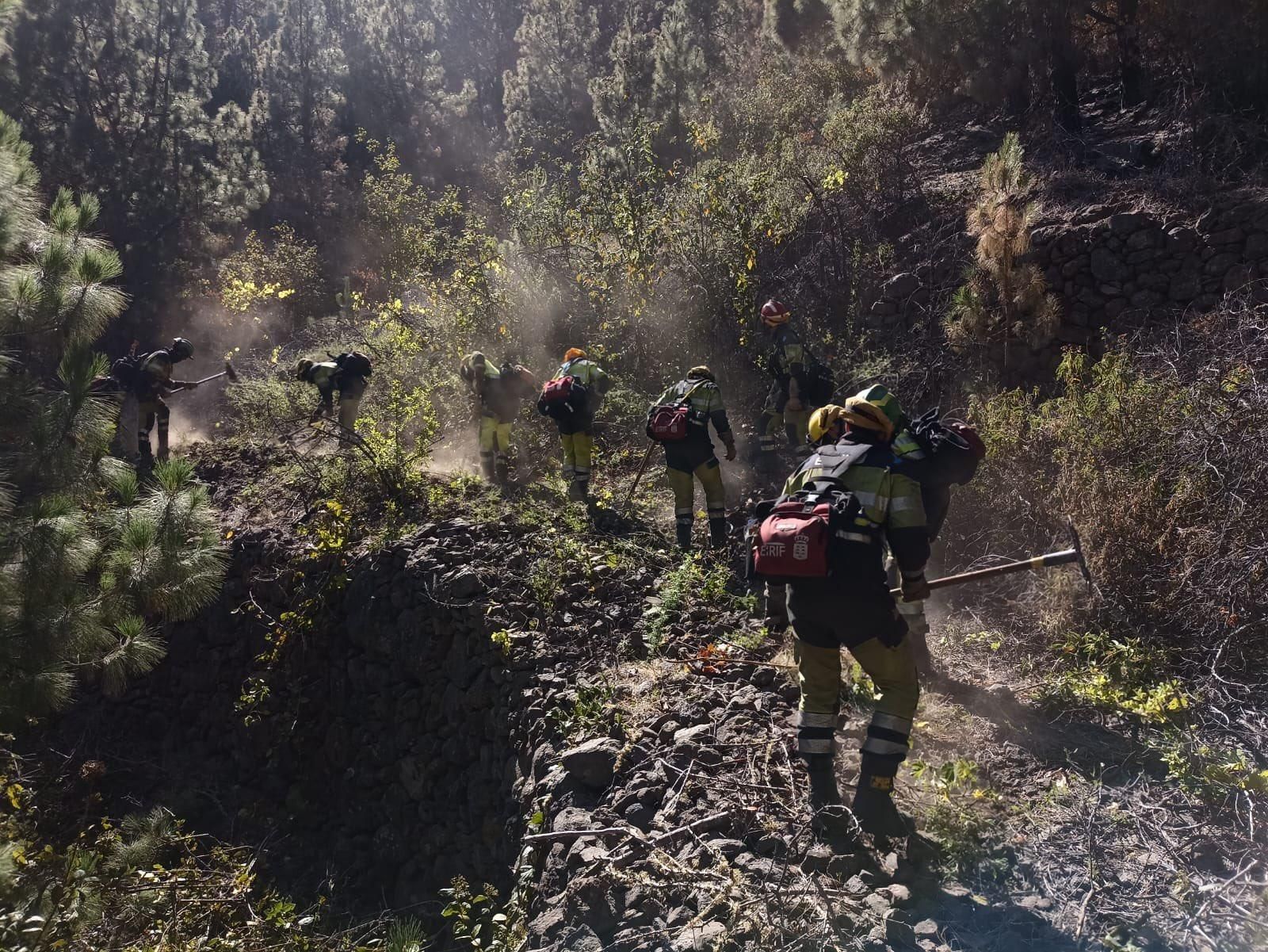 Miembros de EIRIF  en los trabajos de extinción del incendio declarado el pasado 15 de julio en Puntagorda y dado por con controlado este sábado, 22 de julio.
