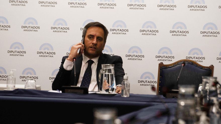 Cabandié, sobre los incendios en el delta del Paraná: "Es necesario desarmar el entramado de poder y complicidad"