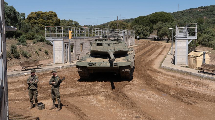 Maniobras del carro de combate Leopard en Córdoba, (Andalucía, España)