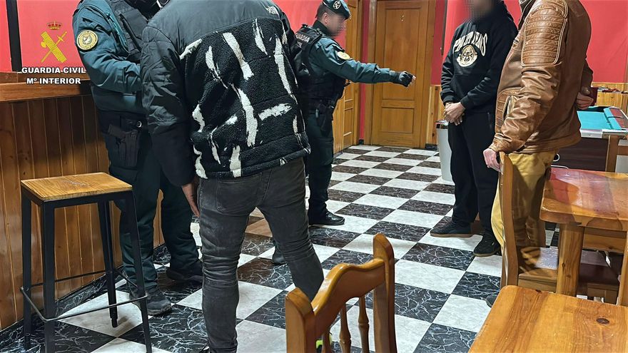 Cerco al tráfico de drogas y conductas violentas en las zonas de ocio: 24 agentes intensifican los controles en La Rioja Alta