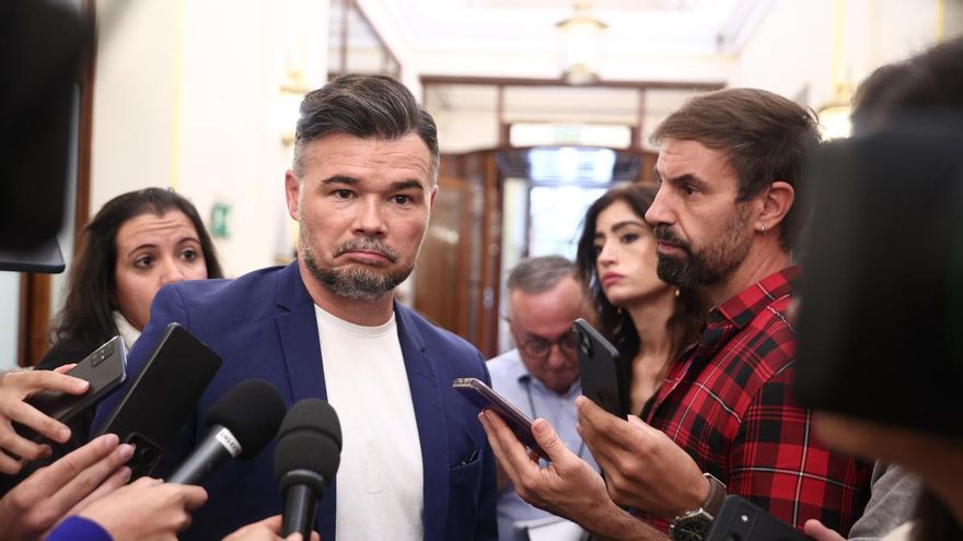 El portavoz de ERC en el Congreso, Gabriel Rufián, atiende a los medios a su llegada a una sesión plenaria en el Congreso de los Diputados, a 29 de septiembre de 2026