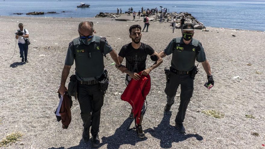 Caen las llegadas de migrantes a Ceuta tras el aumento del control marroquí y las devoluciones en caliente