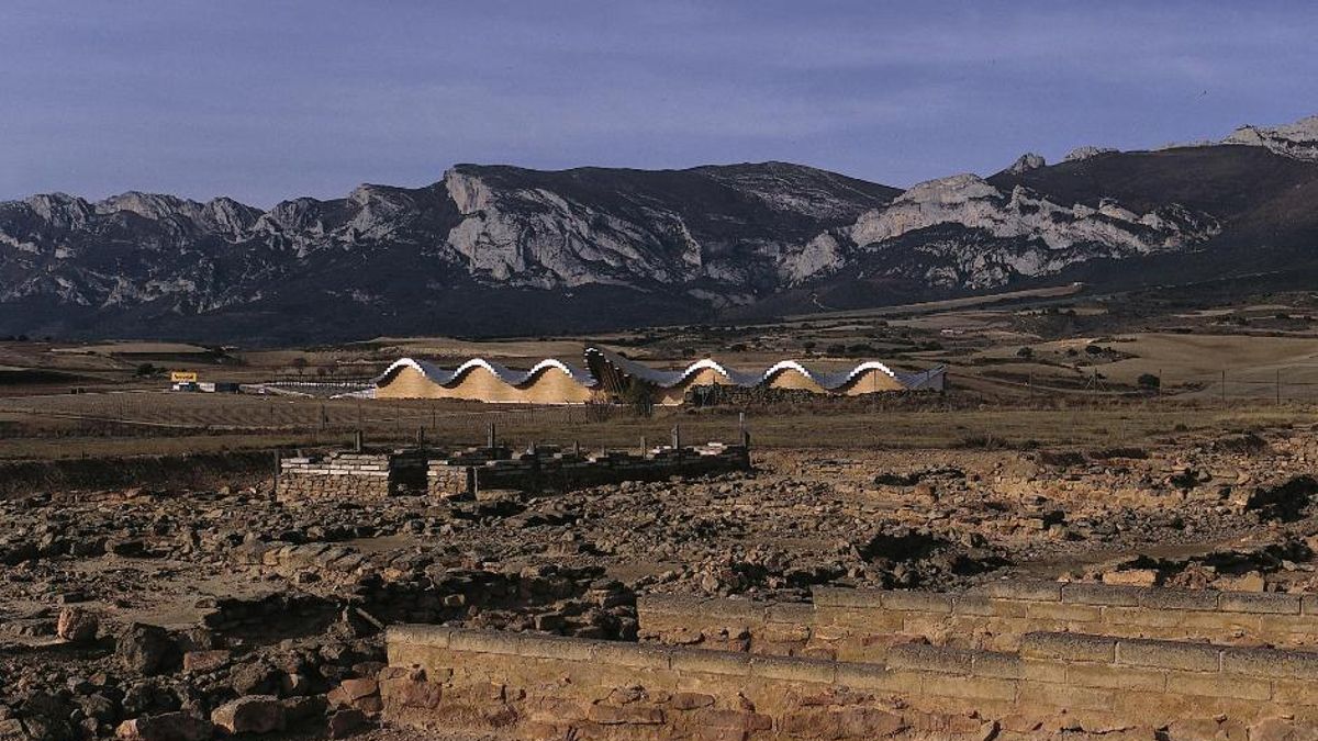 Recinto arqueológico de La Hoya en las afueras de Laguardia