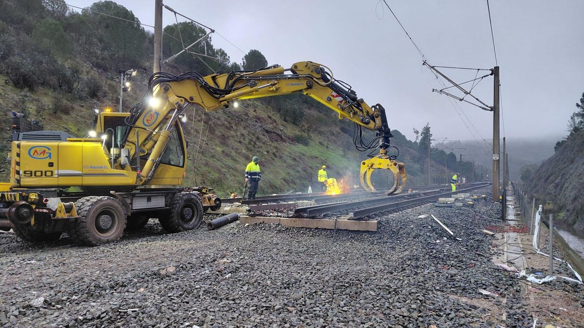 Trabajos de Adif en la zona del accidente de Adamuz.