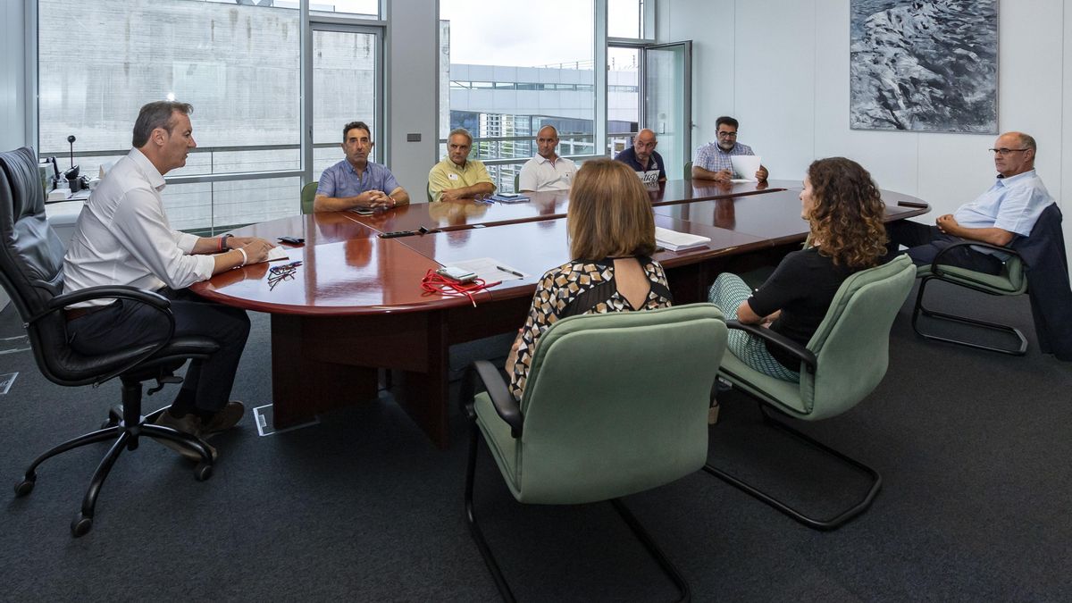 El consejero de Desarrollo Rural, Ganadería, Pesca, Alimentación y Medio Ambiente, Guillermo Blanco, se reúne con representantes de las organizaciones agrarias para abordar las ayudas contra la sequía