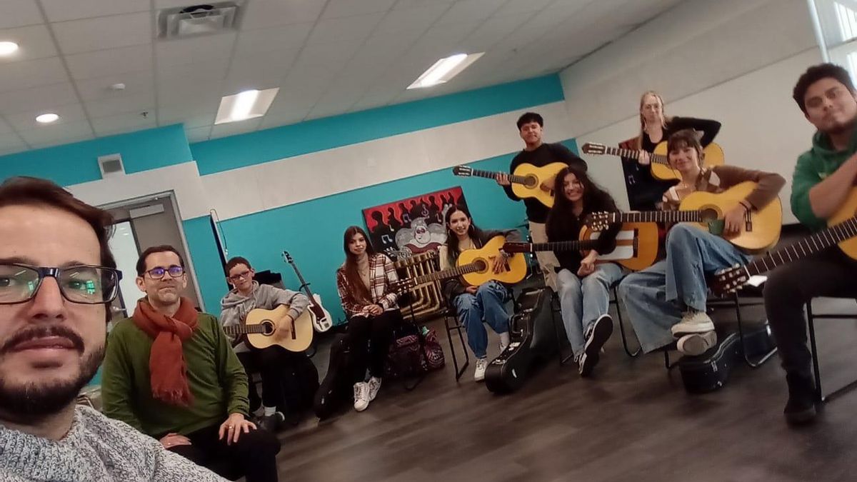 Ángel Ruiz, con sus alumnos en el Instituto Nacional de Flamenco de Albuquerque.