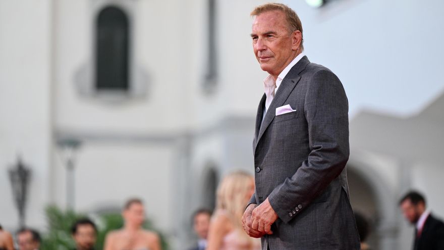 Una actriz demanda a Kevin Costner por una "violenta escena de violación no guionizada"