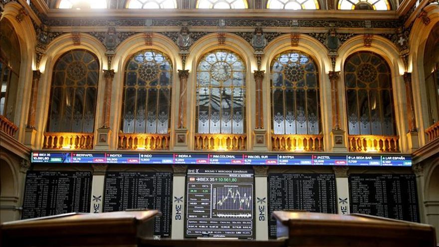 La bolsa española baja el 0,85 por ciento a mediodía