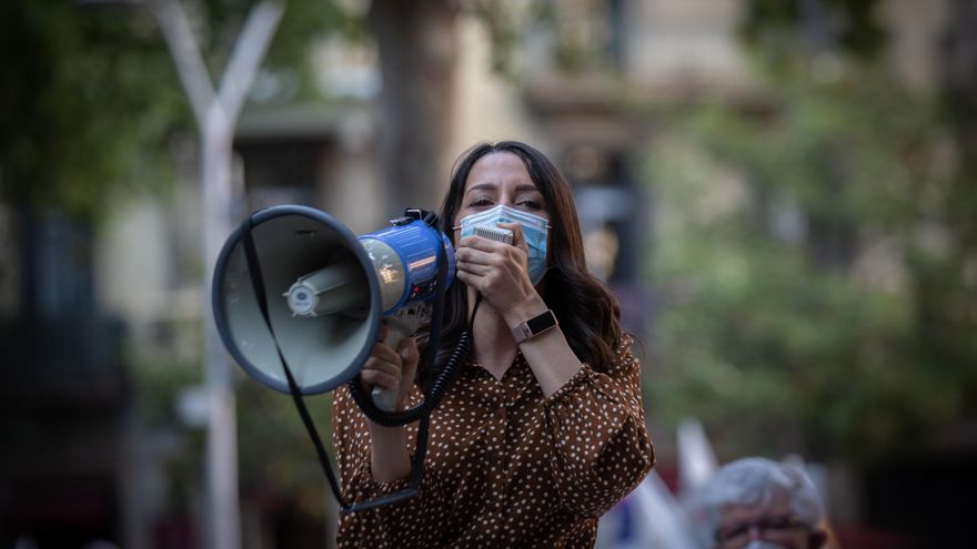 La presidenta de Cs, Inés Arrimadas, en la concentración convocada por Cs, acompañados por el PP de Cataluña, contra los indultos, frente a la Delegación del Gobierno de Cataluña el pasado 11 de junio en Barcelona