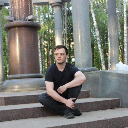 Artem, solicitante de asilo en España que huyó de Rusia al temer por su integridad física por su orientación sexual