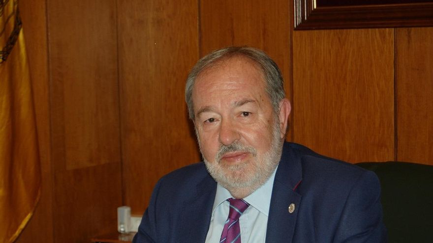 El Colegio de Médicos de Sevilla descalifica a la nueva consejera de Salud por ser enfermera