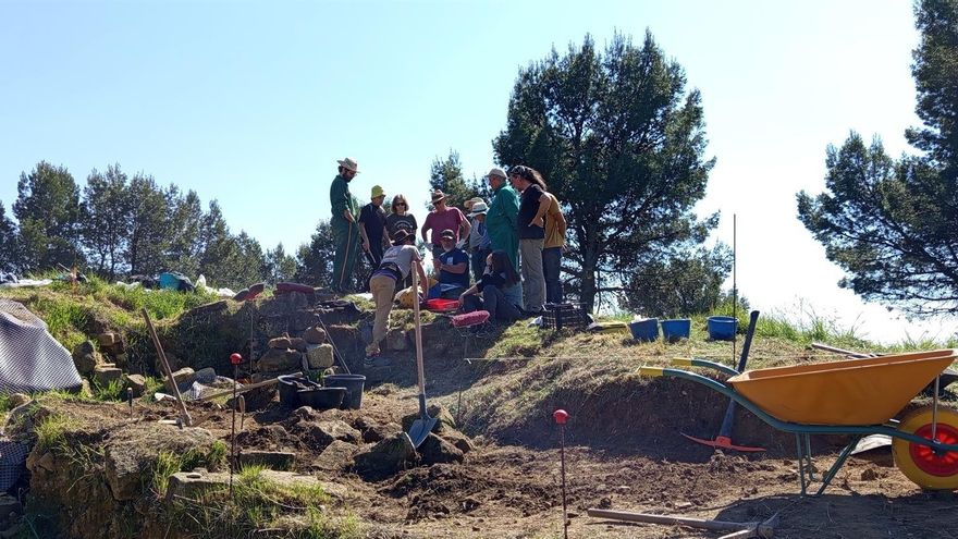 Del expolio al estudio arqueológico: los vecinos de Ayerbe impulsan la recuperación de su castillo medieval