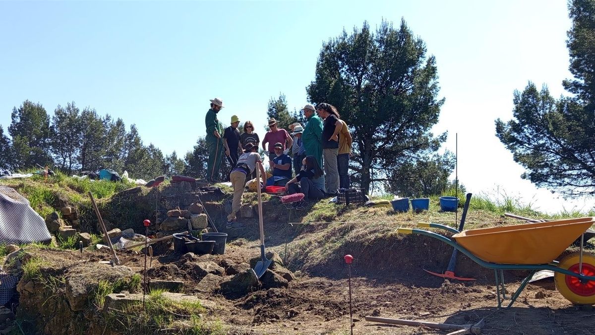 Del expolio al estudio arqueológico: los vecinos de Ayerbe impulsan la recuperación de su castillo medieval
