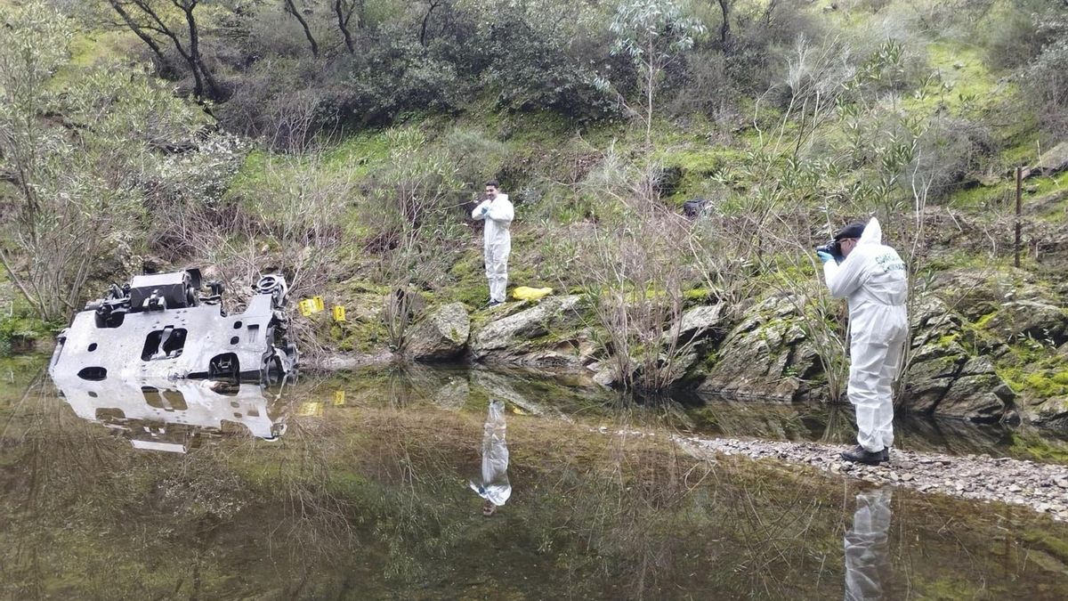 La Guardia Civil localiza dos chasis de "20 toneladas" desprendidos de los bajos de ambos trenes en el accidente de Adamuz