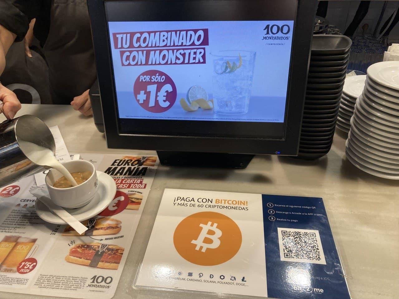 Instrucciones para pagar en criptomonedas en el mostrador del 100 Montaditos.