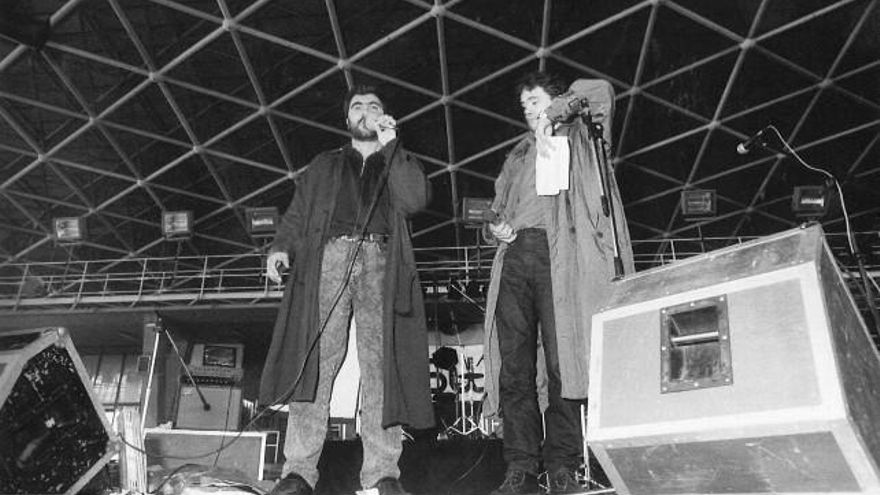 José Manuel Mures con José Antonio Abellán en el escenario de El Gran Musical.