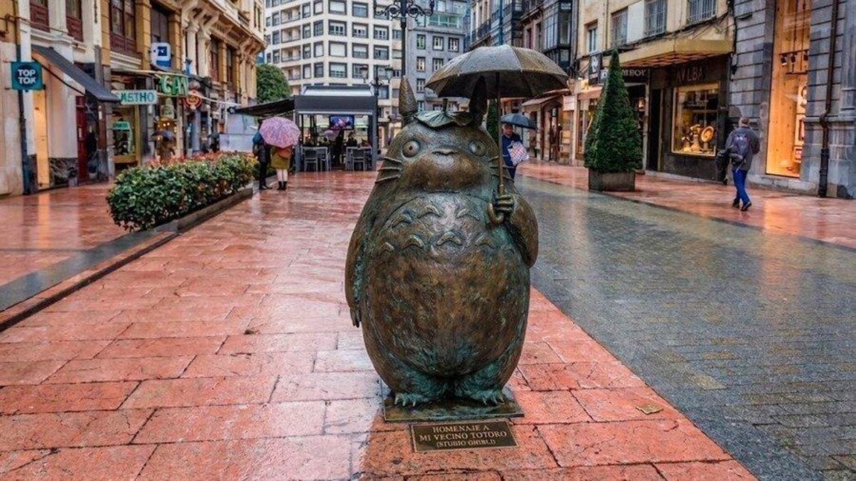 Una iniciativa ciudadana impulsa la recogida de firmas para instalar una escultura del universo de Studio Ghibli en Oviedo