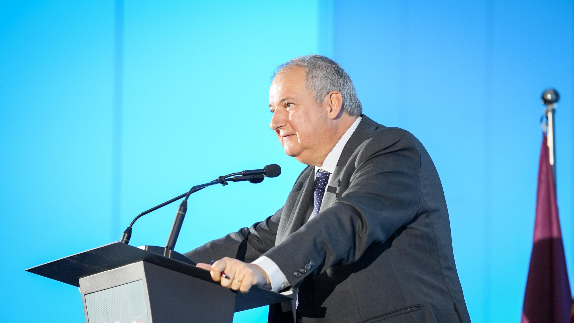 El ministro de Industria y Turismo, Jordi Hereu, y el alcalde de Córdoba, José María Bellido, durante la apertura del Foro Internacional de Defensa Indudef