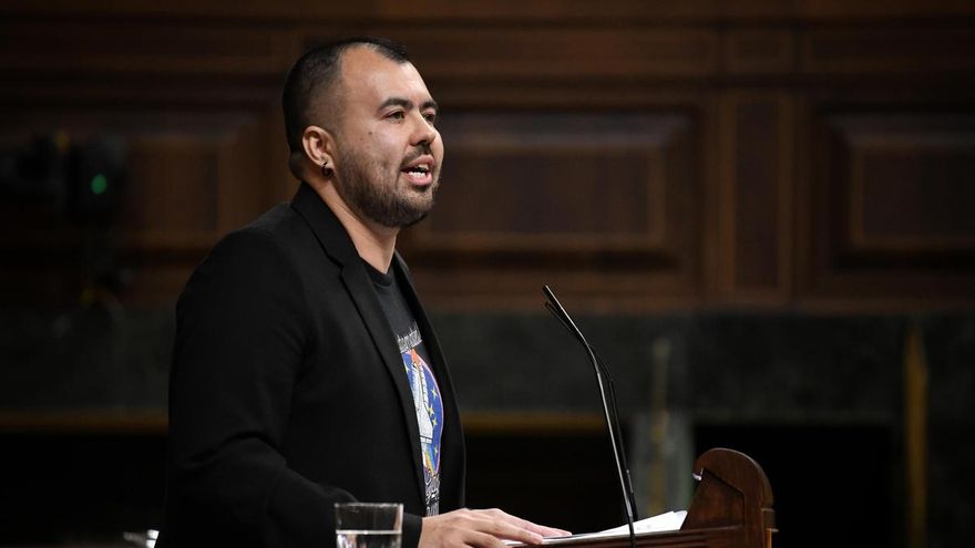 Archivo - El diputado de Sumar Nahuel González López, durante una sesión plenaria en el Congreso de los Diputados, a 6 de febrero de 2024, en Madrid (España).