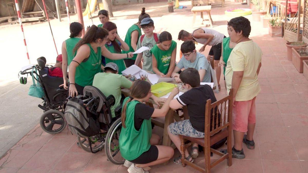 Campamentos más caros y falta de plazas: las trabas a los niños con discapacidad en las actividades de verano en Barcelona