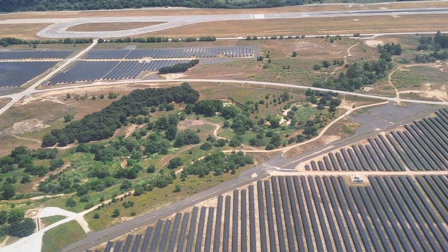 La Asociación de Afectados del Vuelo JK5022 de Spanair critica la instalación de placas solares alrededor del monumento en recuerdo a las víctimas
