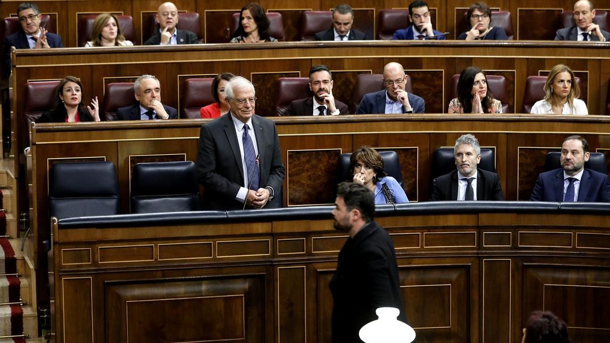 La dirección del PSOE afirma que no vio el escupitajo de ERC a Borrell y deriva al PP la crítica por su crispación