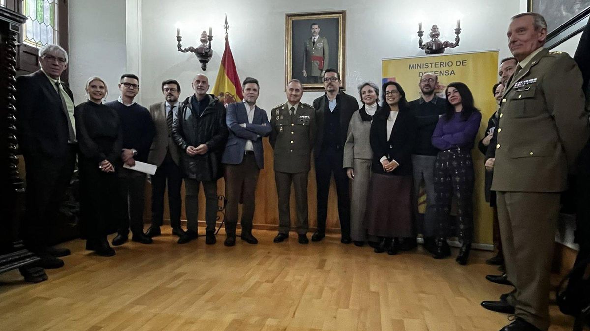 La Subdelegación de Defensa celebra un encuentro institucional con periodistas por su 30 aniversario