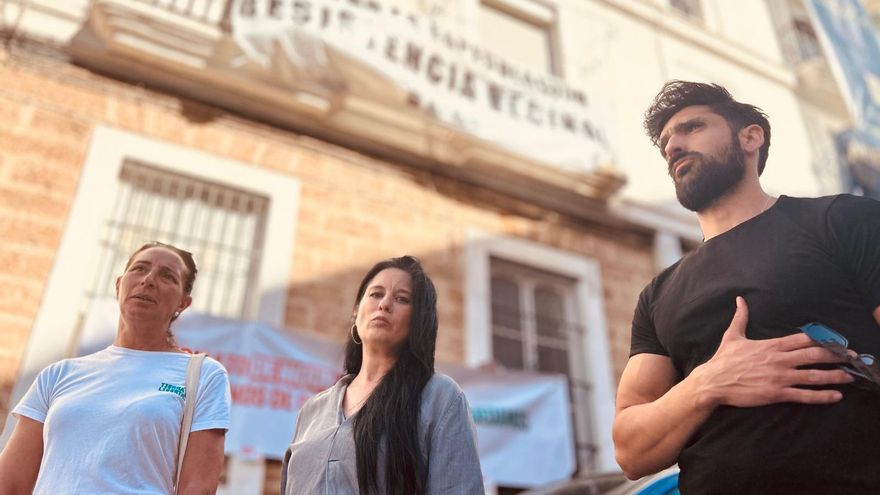 El primer bloque en lucha de Cádiz: tres familias resisten al desalojo de su edificio por una promotora de lujo