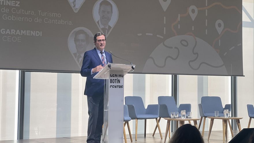 El presidente de CEOE, Antonio Garamendi, interviene en un foro sobre turismo organizado por CEOE-Cepyme Cantabria en Santander