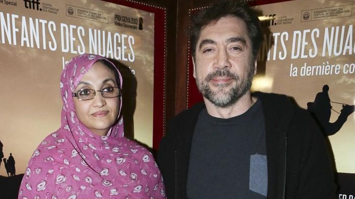 Aminetu Haidar con el actor Javier Bardem.