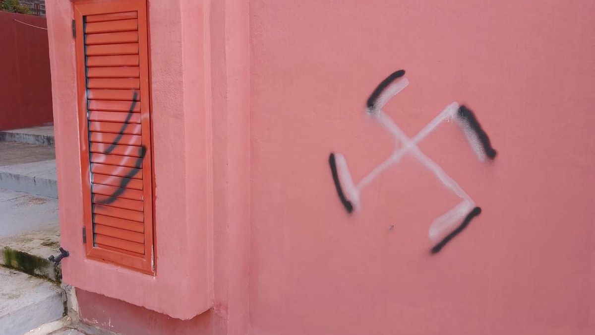 pintadas nazis muralla roja calp 04