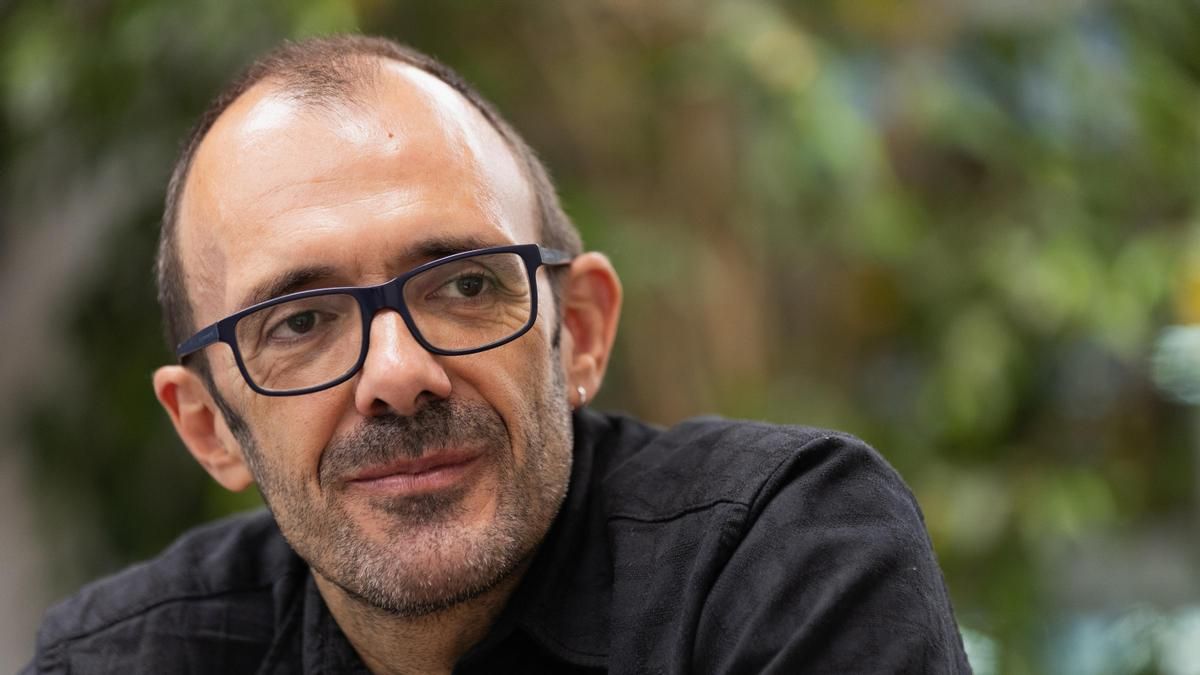 El escritor Isaac Rosa publica la novela 'Las buenas noches'