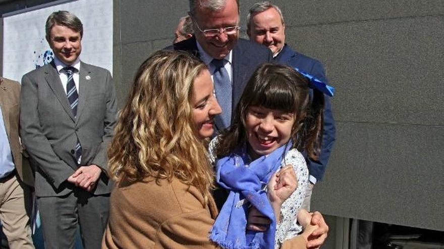 Peio García / ICAL La consejera de Familia e Igualdad de Oportunidades, Alicia García, asiste a la visita a las nuevas instalaciones de Autismo León, junto al alcalde de la capital, Antonio Silván