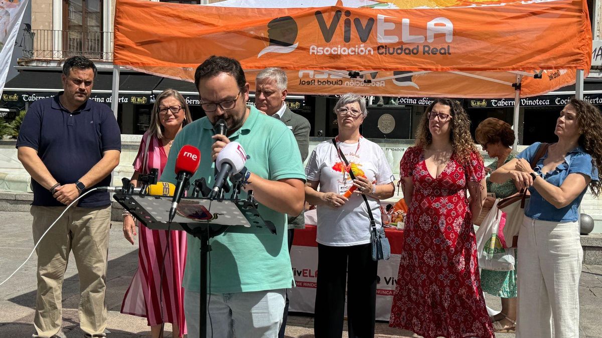 Diez enfermos de ELA en Ciudad Real siguen sin recibir las ayudas reconocidas y las familias reclaman soluciones ya.