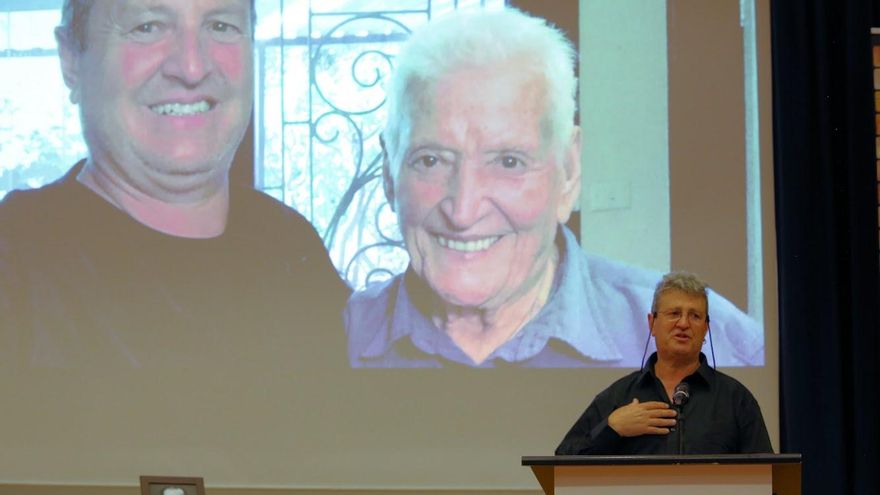 Un reloj, un anillo y una piedra para recuperar la memoria arrebatada por los nazis a Gabriel Álvarez Arjona