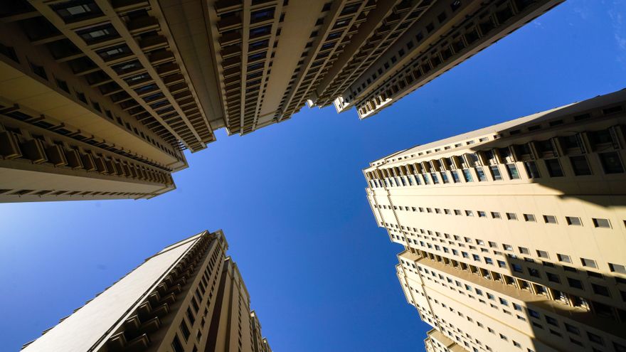 Acciones suspendidas y detención de su presidente, ¿qué supone la crisis del gigante chino inmobiliario Evergrande?