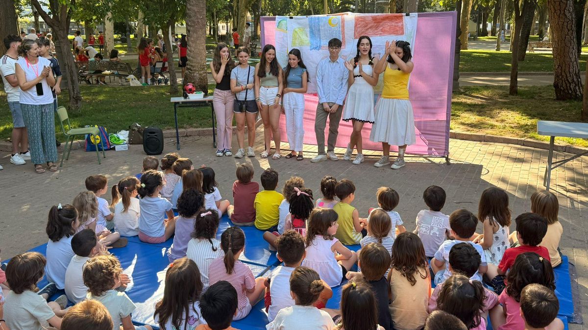 Feria del Emprendimiento del Colegio Ferroviario en los Jardines de Colón.