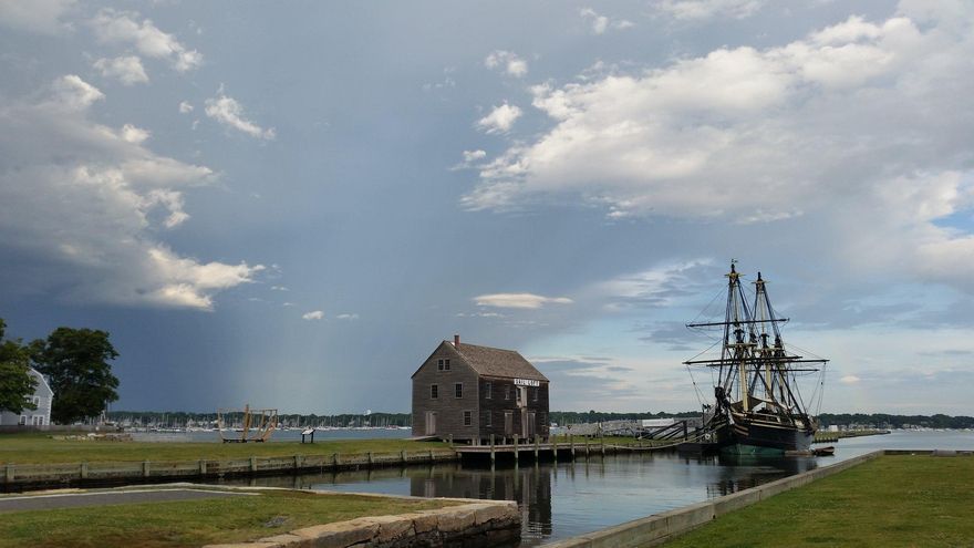La réplica del 'Amistad' es la atracción más interesante del viejo puerto de Salem.