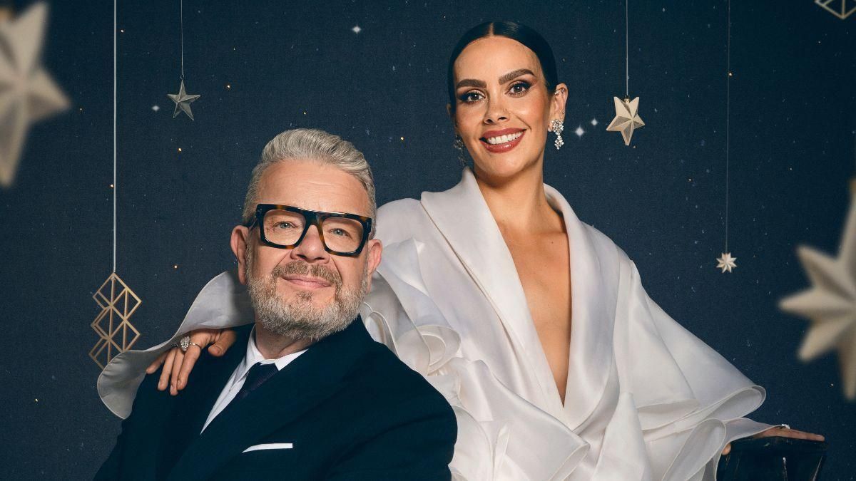 Cristina Pedroche y Alberto Chicote posan antes de las Campanadas 2025 - 2026 de Atresmedia